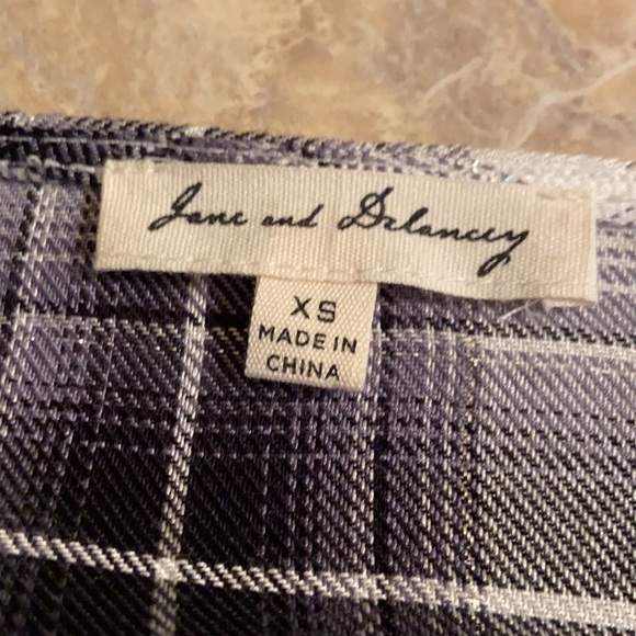 Jane and Delancey long ruffled sleeve Top - Picture 8 of 11